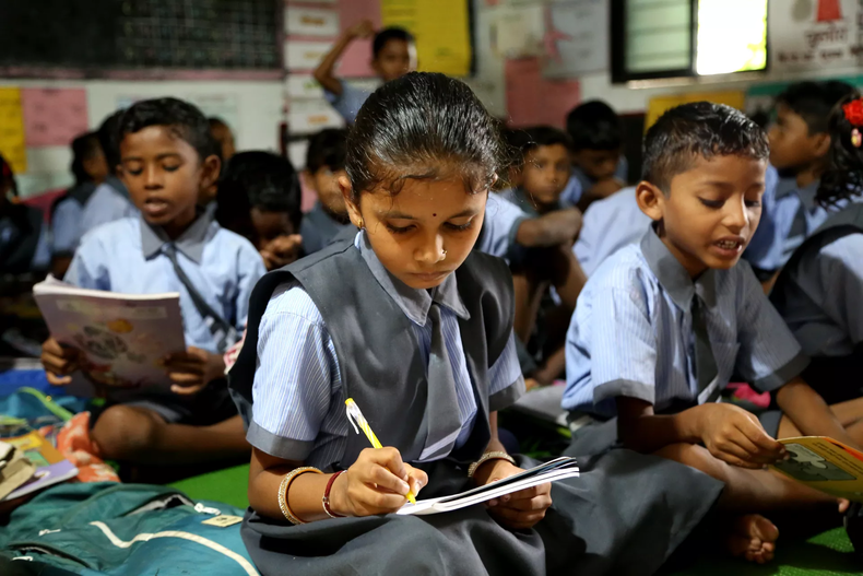 © UNICEF/ UN0685096/Magray © UNICEF/ UN0685096/Magray